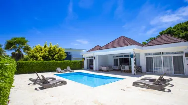 Villa de 3 habitaciones en la segunda fila del mar