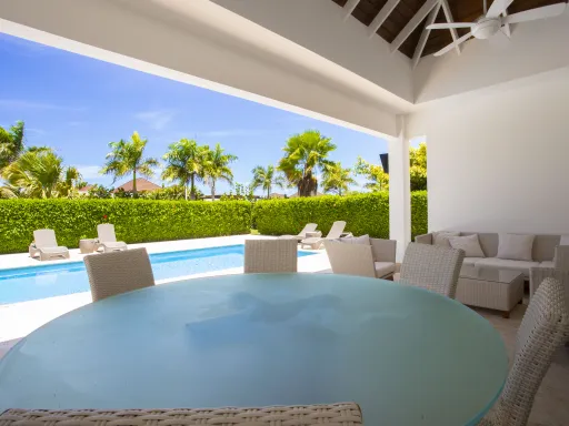 Three-bedroom villa on the second line