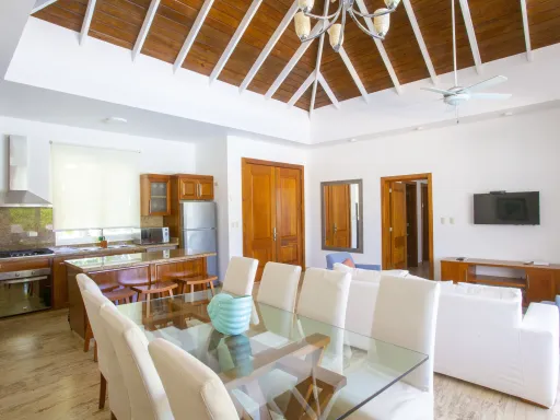 Three-bedroom villa on the second line