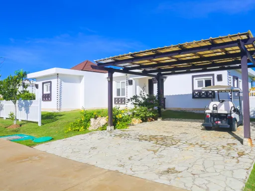 Three-bedroom villa on the second line