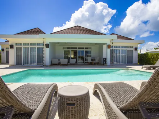 Three-bedroom villa on the second line