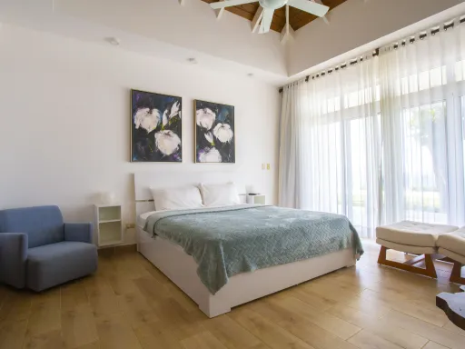 VILLA DE 3 HABITACIONES FRENTE AL OCÉANO