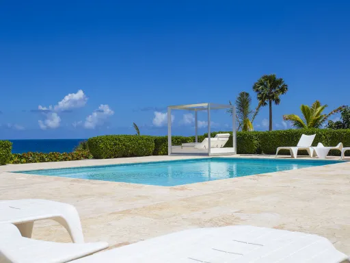 Villa de 4 habitaciones frente al océano.