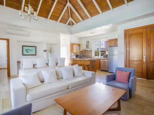 Three-bedroom villa on the second line