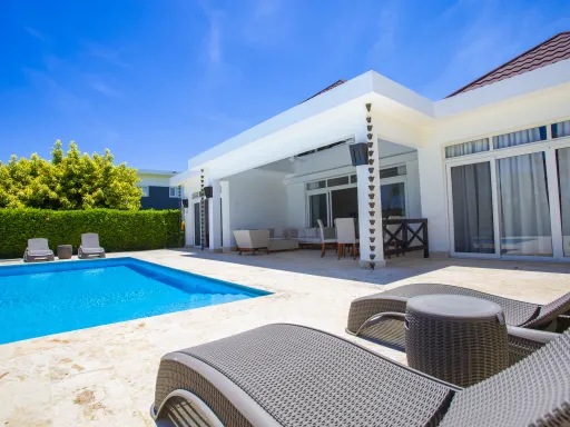 Three-bedroom villa on the second line