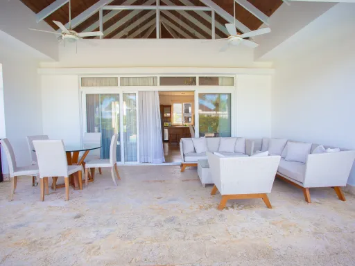 Three-bedroom villa on the second line