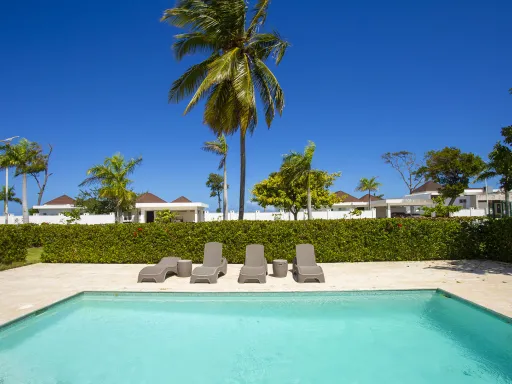 Three-bedroom villa on the second line