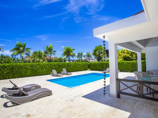 Three-bedroom villa on the second line