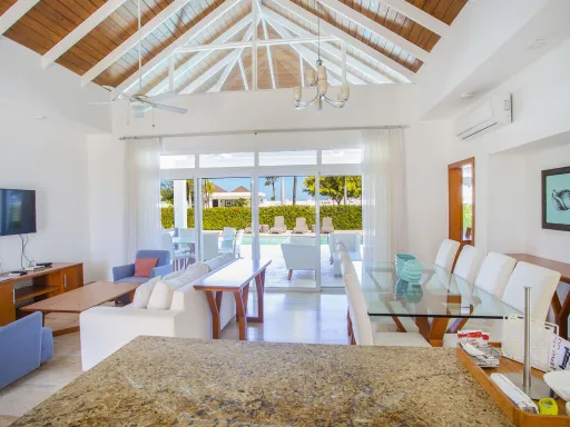 Three-bedroom villa on the second line