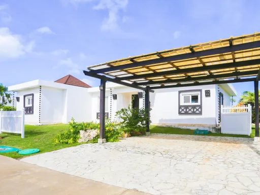 Three-bedroom villa on the second line