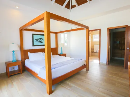 Three-bedroom villa on the second line