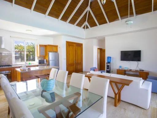 Three-bedroom villa on the second line