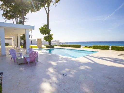 VILLA DE 3 HABITACIONES FRENTE AL OCÉANO