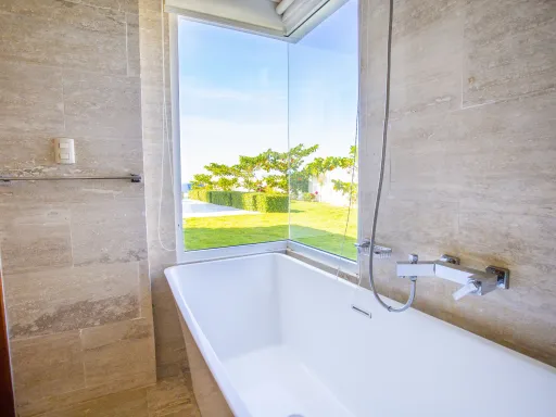 VILLA DE 3 HABITACIONES FRENTE AL OCÉANO