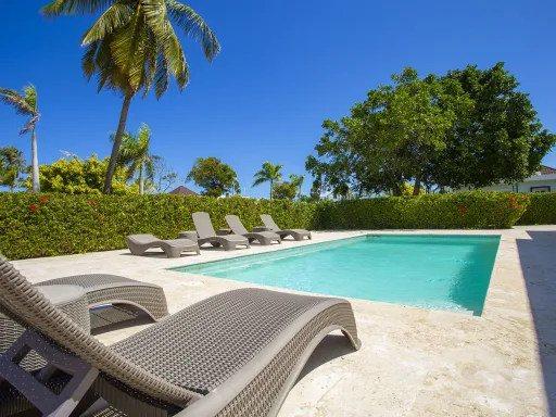 Three-bedroom villa on the second line